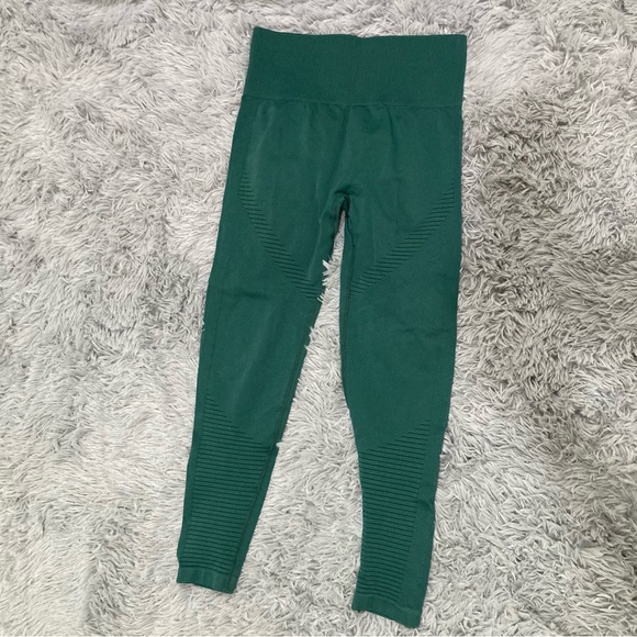 Booty Scrunch Leggings 🍑 - Picture 2 of 15